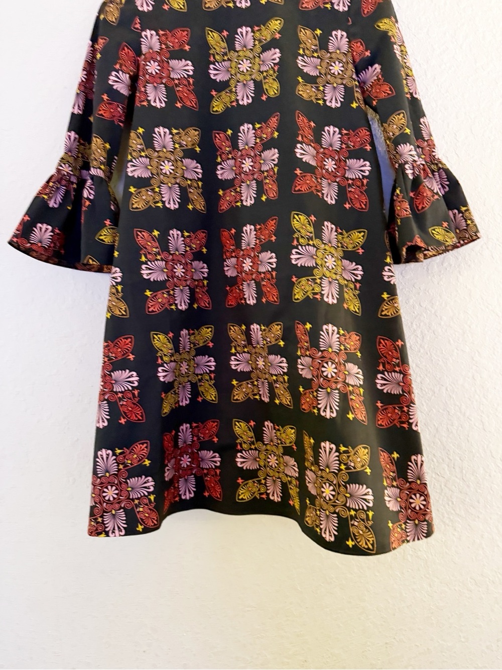 La DoubleJ 24/7 Printed Bell Sleeve Kaleidoscope Medallion Mini Dress Size XS - Picture 3 of 7